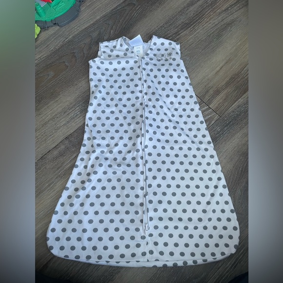 1st pic: SwaddleMe 0/3m 2nd pic: HALO 0/3m. 3rd pic: Old Navy 3/6m - Picture 2 of 3